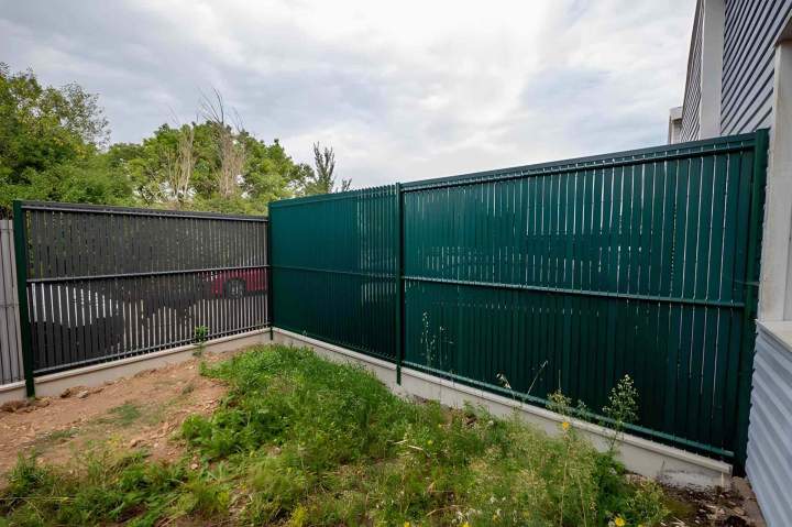 Installation clôture robuste pour extérieur maison Saint-Nazaire